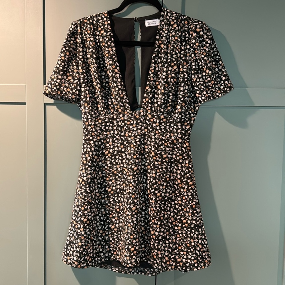 Beginning boutique formal mini dress, size M